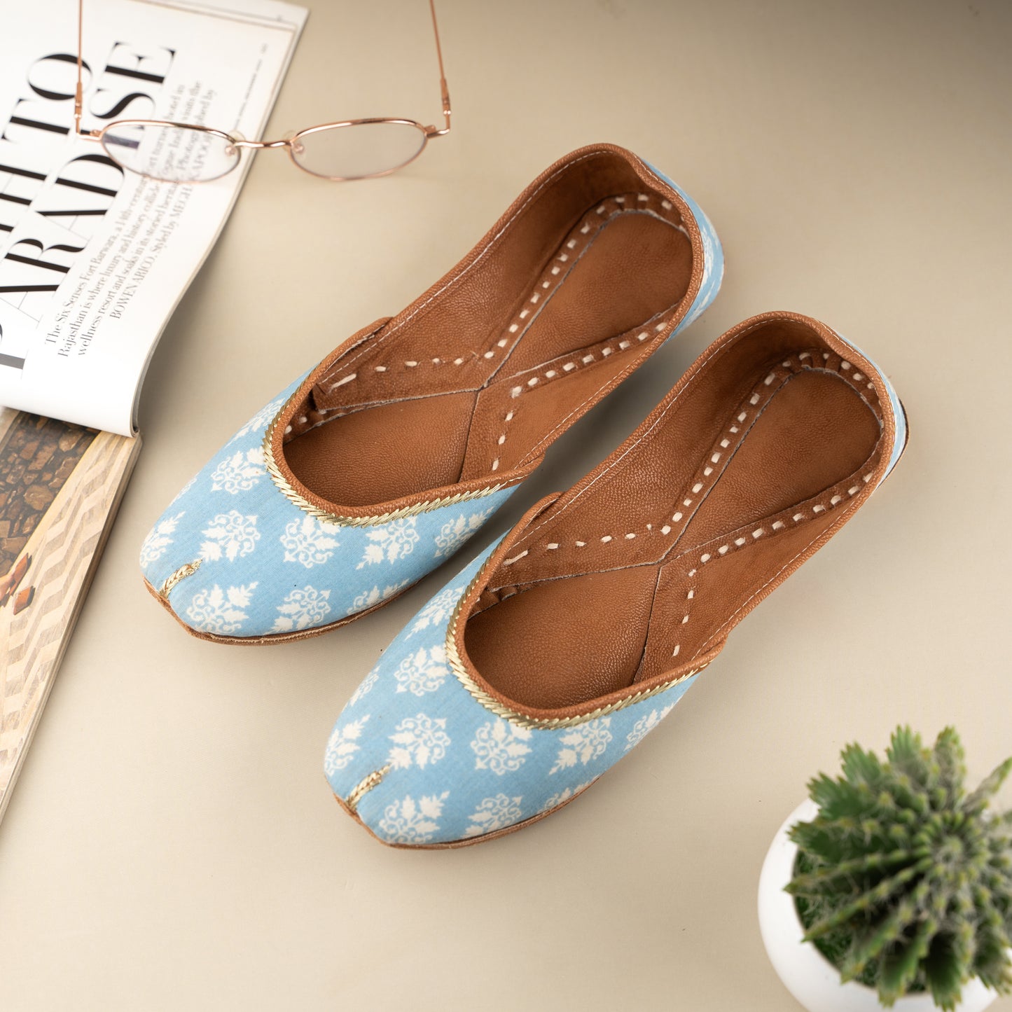 Blue Leaf Printed Jutti