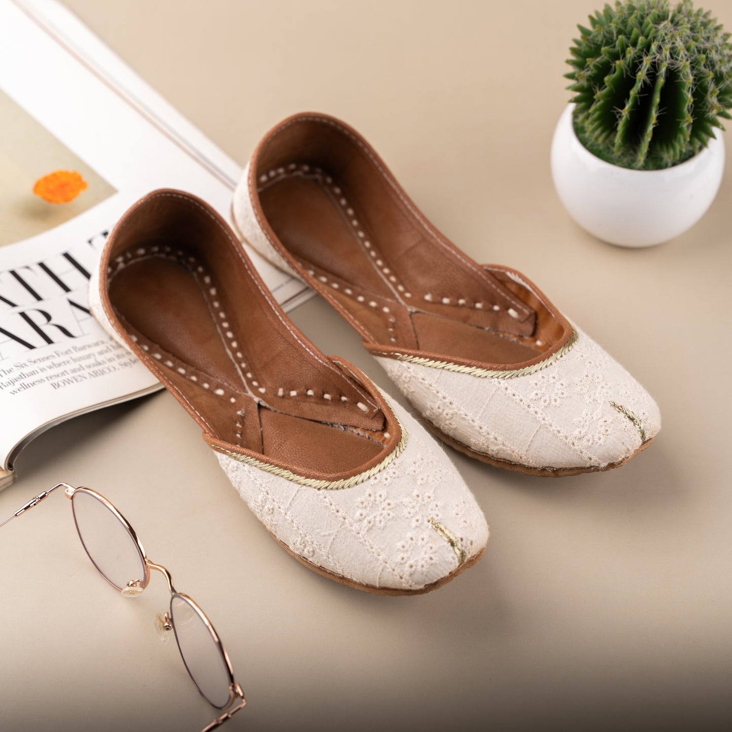 White Floral Craved Jutti