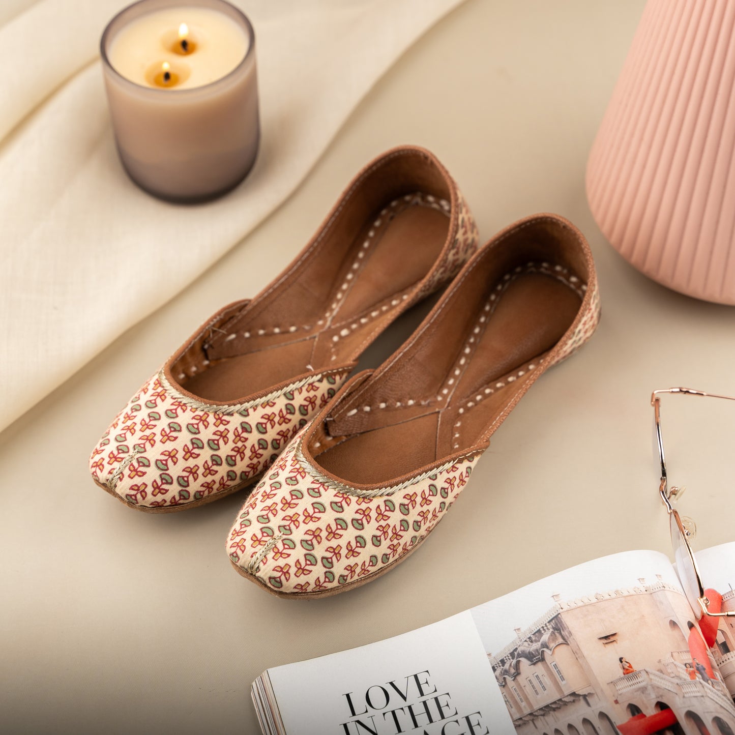 cream floral jutti