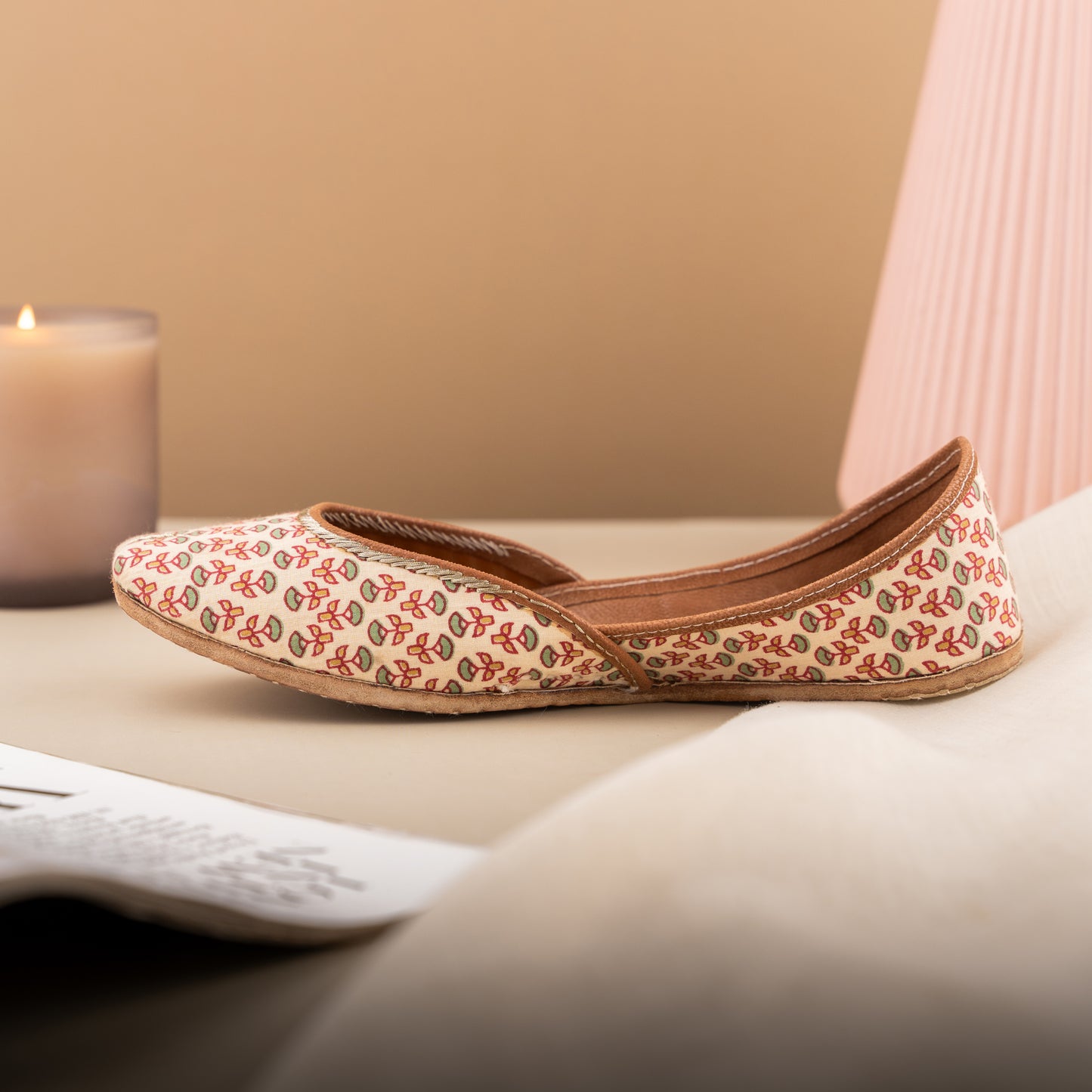 cream floral jutti