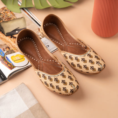 Beige Leaf Jutti