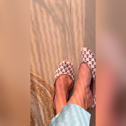 White Floral Jutti